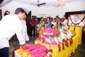 Celebrities-Pay-Homage-To-Nandamuri-Harikrishna-Photos-13