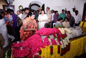 Celebrities-Pay-Homage-To-Nandamuri-Harikrishna-Photos-16