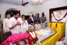 Celebrities-Pay-Homage-To-Nandamuri-Harikrishna-Photos-17