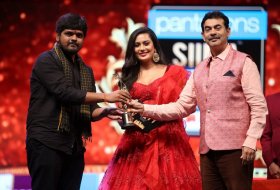 Celebs-at-SIIMA-Awards-2019-10