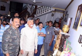 Chandrababu-Meet-Superstar-Krishna-Family-11