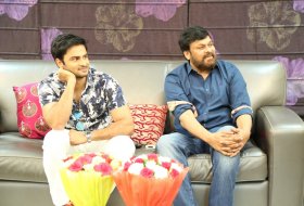 Chiranjeevi-Congratulates-Sammohanam-Team-06