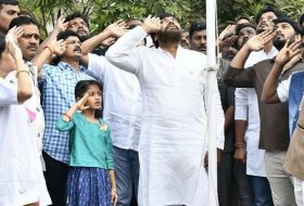 Chiranjeevi-Pawan-Kalyan-and-AlluArjun-Republic-Day-Celebrations-02