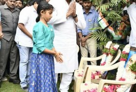 Chiranjeevi-Pawan-Kalyan-and-AlluArjun-Republic-Day-Celebrations-05