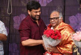 Chiranjeevi-Tholi-Prema-Pressmeet-Photos-04