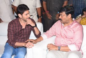 Chiranjeevi-and-Mahesh-Babu-at-Cinemahotsavam-04