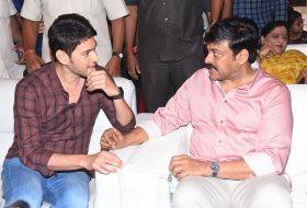 Chiranjeevi-and-Mahesh-Babu-at-Cinemahotsavam-05