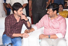 Chiranjeevi-and-Mahesh-Babu-at-Cinemahotsavam-06