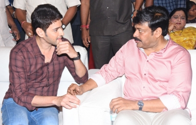 Chiranjeevi-and-Mahesh-Babu-at-Cinemahotsavam-07