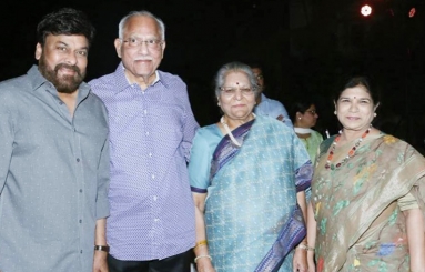 Chiranjeevi-at-Ram-Charans-in-Laws-Party-01