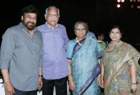 Chiranjeevi-at-Ram-Charans-in-Laws-Party-03