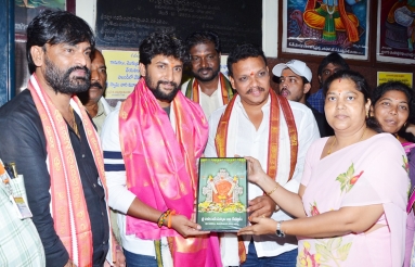 Gang-Leader-Team-at-Vijayawada-Durga-Temple-10