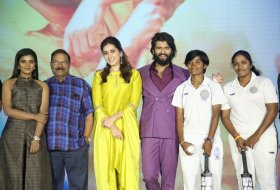 Kousalya-Krishnamurthy-Movie-Pre-Release-Event-10