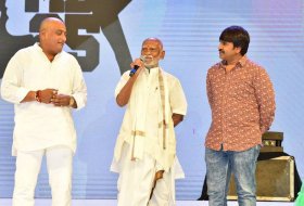 Maharshi-Movie-Vijayotsavam-Function-08