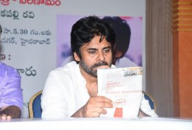 Mana-Cinemalu-Book-Launch-by-Pawan-Kalyan-05