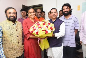 Minister-Pralhad-Joshi-Meets-Ashwini-Dutt-04