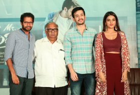 Mr-Majnu-Movie-Pre-Release-Press-Meet-02