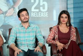 Mr-Majnu-Movie-Pre-Release-Press-Meet-07