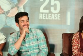 Mr-Majnu-Movie-Pre-Release-Press-Meet-08