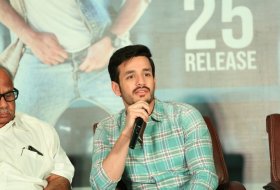 Mr-Majnu-Movie-Pre-Release-Press-Meet-09