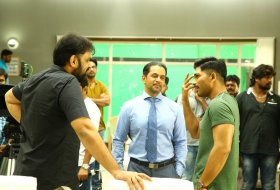 Naa-Peru-Surya-Working-Stills-03