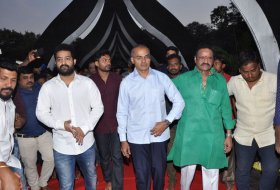 Nandamuri-Family-at-NTR-Ghat-03