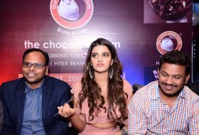 Nidhi-Agarwal-Launches-Chocolate-Room-Store-05