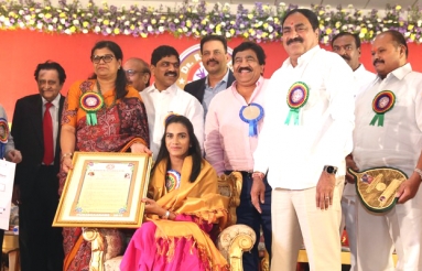 PV-Sindhu-Felicitated-by-Dr-Ramineni-Foundation-Pics-09
