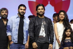 Padi-Padi-Leche-Manasu-Pre-Release-Event-05