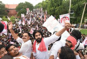 Pawan-Kalyan-Janasena-Kavathu-at-Dowleswaram-13