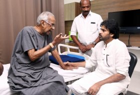 Pawan-Kalyan-Met-Sri-HariRama-Jogaiah-04