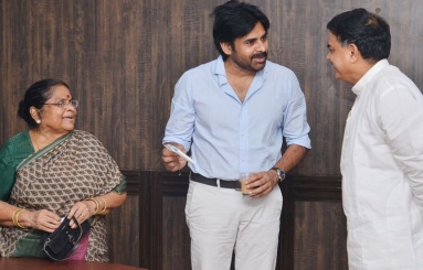 Pawan-Kalyan-Mother-Donates-Fund-For-Janasena-07