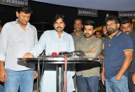 Pawan-Kalyan-Watched-Rangasthalam-04