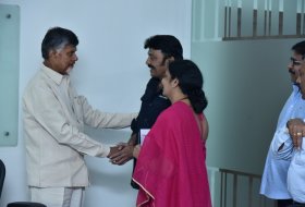 Rajasekhar-Jeevitha-Donates-Titli-Cyclone-Victims-03