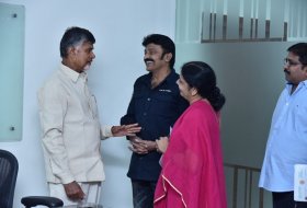 Rajasekhar-Jeevitha-Donates-Titli-Cyclone-Victims-04