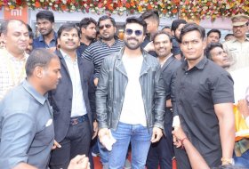 Ram-Charan-Launches-Happi-Mobiles-Store-09