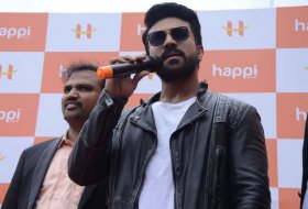 Ram-Charan-Launches-Happi-Mobiles-Store-10