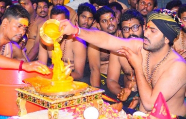 Sharwanand-Conduct-Ayyappa-Swamy-Pooja-At-Film-Nagar-Temple-01