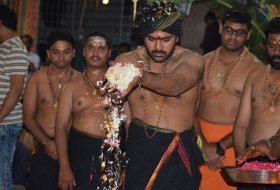 Sharwanand-Conduct-Ayyappa-Swamy-Pooja-At-Film-Nagar-Temple-05