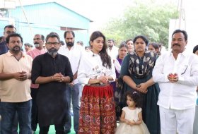 Shriya-Niharika-Film-Launch-Photos-05