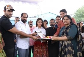 Shriya-Niharika-Film-Launch-Photos-10