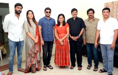 Srinivasa-Kalyanam-Movie-Team-At-Dwaraka-Tirumala-01