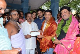 Srinivasa-Kalyanam-Movie-Team-At-Dwaraka-Tirumala-09