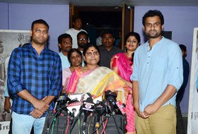 YS-Vijayamma-Press-Meet-About-Yatra-Movie-01