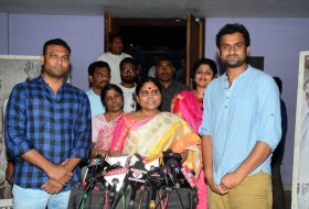 YS-Vijayamma-Press-Meet-About-Yatra-Movie-04