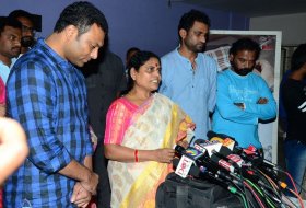 YS-Vijayamma-Press-Meet-About-Yatra-Movie-06