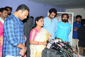 YS-Vijayamma-Press-Meet-About-Yatra-Movie-07