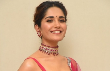 Ruhani-Sharma-Latest-Stills-03