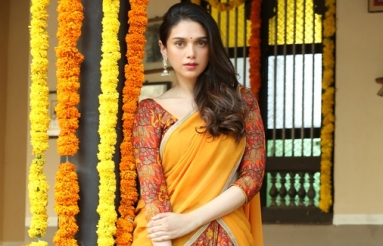 Aditi-Rao-Stills-in-Sammohanam-Movie-06