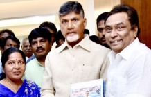 CM-Chandra-Babu-Naidu-Appreciates-Manam-Saitam-01